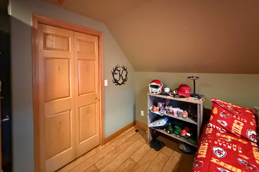 second bed closet.png